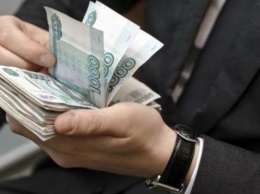 В РФ депутаты подняли себе зарплаты в 2 раза и ушли на каникулы