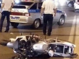 В Краснодаре мотоцикл врезался в Mercedes