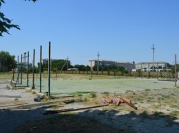 В Геническе началась реконструкция футбольной площадки