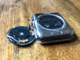 Apple продлила до 3 лет программу бесплатной замены Apple Watch с отклеившейся задней крышкой