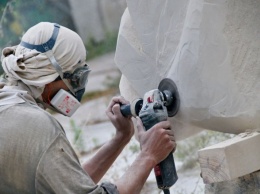 В Днепре скульпторы создают памятник варенику
