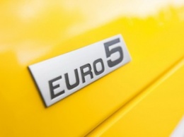 Порошенко подписал закон о ввозе в Украину автомобилей стандарта "Евро-5"