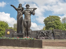 Старики-ветераны выйдут на защиту монумента Славы во Львове