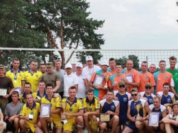 На Днепропетровщине наградили лучших десантников-волейболистов