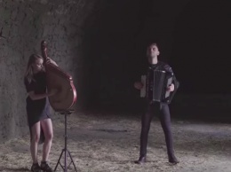 Премьере посвящается: запорожский музыкант сыграл саундтрек из "Игры престолов" (Видео)