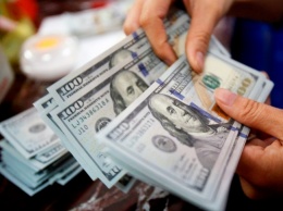 Украинцам упростили правила покупки валюты и вывода ее за границу
