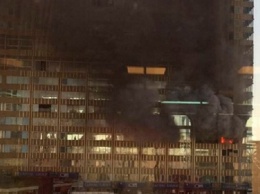 В Москве на Арбате горит легендарная высотка в форме книжки