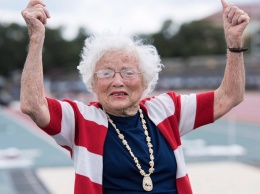 101-летняя бабушка пробежала стометровку за 40 секунд. И это еще не рекорд!