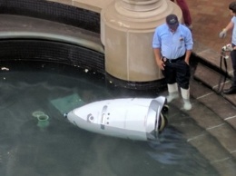 В США робот-полицейский "утопился" в фонтане