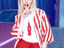 Неожиданно! Надя Дорофеева стала платиновой блондинкой в рекламе модного бренда