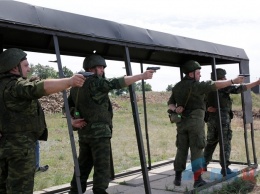 В "ЛНР" взялись за обучение "депутатов" "народного совета" стрельбе из пулемета и зенитной установки (Фото)