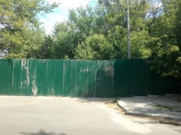 На горе Щекавица в Киеве обнесли забором место разворота автомобилей