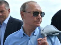 Поцелуй Путина с неизвестной женщиной попал на видео