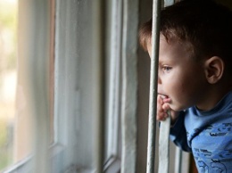В Севастополе двухлетняя девочка выжила после падения с 7-го этажа