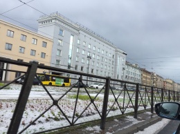 В разгар лета Санкт-Петербург засыпало снегом. Фотофакт