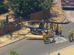В Лос-Анджелесе вертолет рухнул на улицу (видео)