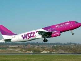 Пассажир Wizz Air пытался выйти из самолета в полете