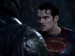 Интернет-пользователи требуют не сбривать усы Супермена