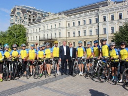 Компания «Хюндай Мотор Украина» выступила партнером «Велокаравана Дружбы Украина - Корея»