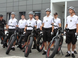 Новые стражи порядка в Одессе: полицейские пересели на велосипеды (фото)