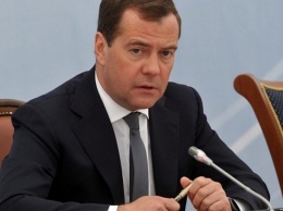 Медведев прокомментировал лишении Саакашвили гражданства Украины