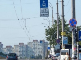 В Киеве на четырех улицах по полосе общественного транспорта разрешили ездить велосипедистам