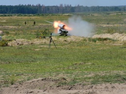 Украинский беспилотный БТР «Фантом-2» прошел успешные тестовые стрельбы, - Порошенко