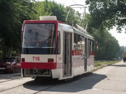 На улицы города вышел первый трамвай, собранный в Запорожье (фото)