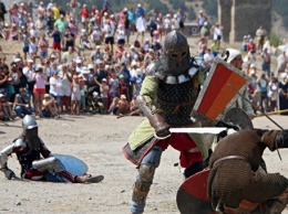 Рыцари, дамы и сражения: В Судаке стартует "Генуэзский шлем"