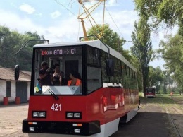 В Кривом Роге выходит на линию пятый отремонтированный трамвай