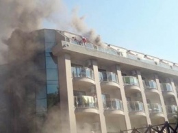 Пожар в турецком отеле: пострадали туристы, эвакуированы 400 человек