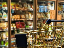 В супермаркете Баку покупателя заперли в холодильнике