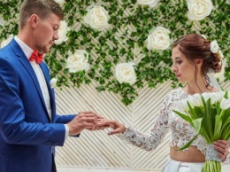 В парке Горького открыли площадку для выездных церемоний бракосочетания