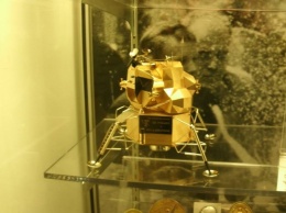 В США из музея украли золотую копию лунного модуля Армстронга
