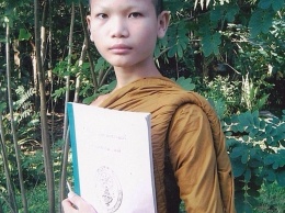 Этот буддистский монах ушел из монастыря и... стал самой красивой моделью Таиланда!