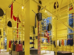 Стерлинг Руби оформил интерьер флагмана Calvin Klein в Нью-Йорке
