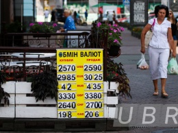 Украинцам посоветовали в ближайшие дни продавать доллары. И вот почему