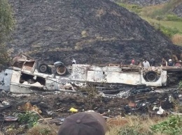 На Мадагаскаре автобус со 140 пассажирами сорвался в овраг