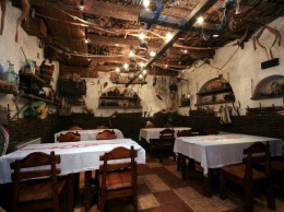 Восстанавливающийся после пожара одесский ресторан скупает старые вещи