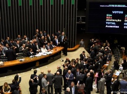 Президент Бразилии избежал суда по обвинению в коррупции