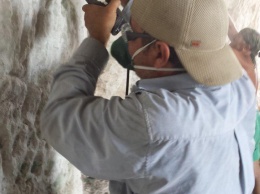 Волонтеры и представители духовенства очистили пещерные города Мангупа от грязи и современных надписей