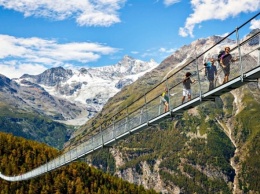 В Швейцарских Альпах открылся самый длинный в мире пешеходный подвесной мост