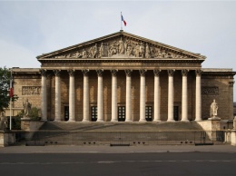Во французском парламенте запретили "кумовство"