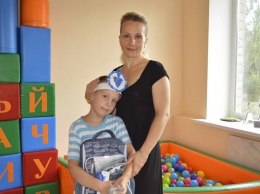 В Кривом Роге горожане активно помогают собирать детей с диагнозом Аутизм в школу (фото, видео)