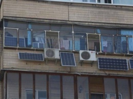 Киевлянин поставил солнечные батареи на балконе и не платит за электричество