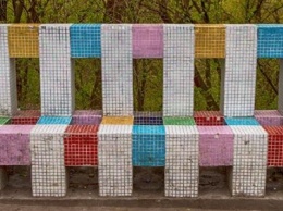 Карандаши, чашка и арбуз: креативные киевские скамейки, которые стоит увидеть