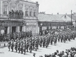 Парад НАТО в Киеве: История повторяется, марионетки так же радовались немцам в 1918