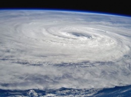 Появились спутниковые снимки самого сильного шторма на Земле