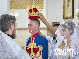 Американский военкор принял Православие и венчался в ДНР