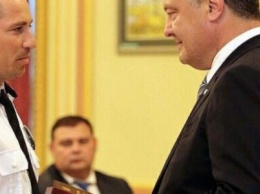 Президент Украины наградил запорожского полицейского за героизм в зоне АТО, - ФОТО
